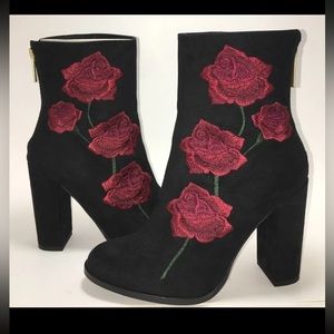 Intentionally Black Rose Embroidered Boots Size (5.5 US) Spain 37